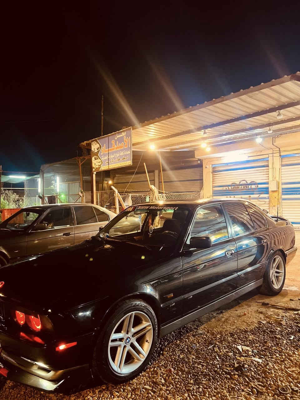 بي ام 525 موديل 1995  مسكر فانوس سياره مكفوله من كلشي  صبغ عام جماليه سياره متعوب عليها مال جناي.   
1-محرك نضيف لا تبخير ولا تنقيص شاد مروحه عملاقه ماكو حماوه تبريد شغال تدفئه تبريد تانته شغاله
2-كير فول بالنمر
3-كهربائيات كله شغال ويل ميمو الايطالي 
4-  غرفتها اجنن مدوشمه للنضافه
5-سياره كامله من كلشش   جمبزيات فول سياره متعوب عليها تاخذها ربع ماتصرف عليهأ 
سعرها 83 وبيها مجال للتواصل على الارقام ***********
واتساب ***********
العنوان بغداد المحمودية
