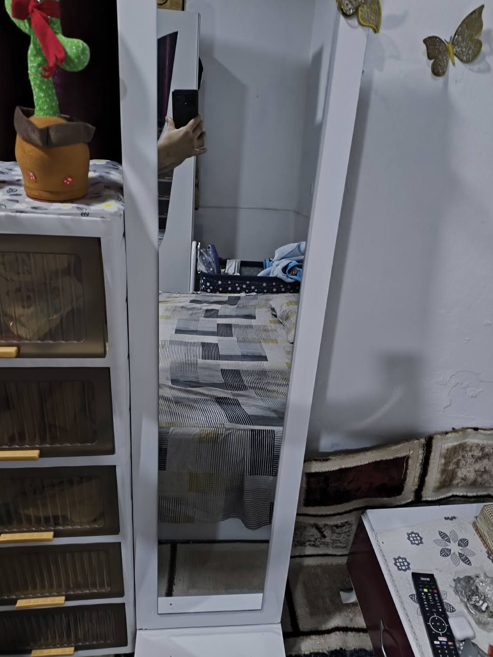 غرفه للبيع مستعمله نظيفه اربع قطع السعر 600 فقط هل يريد يراسلني على الواتساب5     ***********
