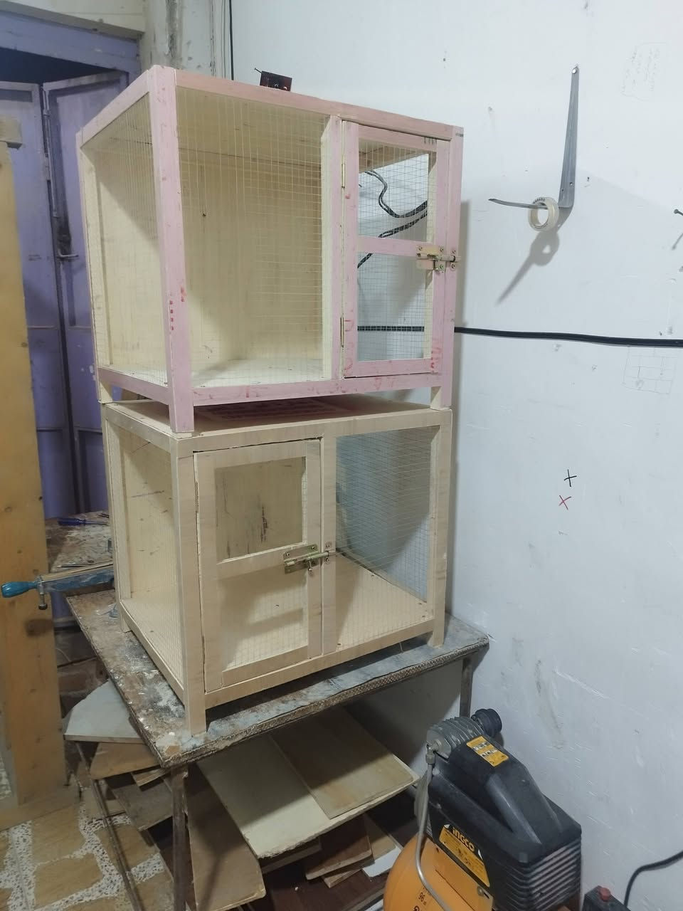 السلام عليكم 
خانات طيور 
اقفاص  
حسب القياسات والطلب 
للتواصل خاص او ع الرقم 
***********
***********
