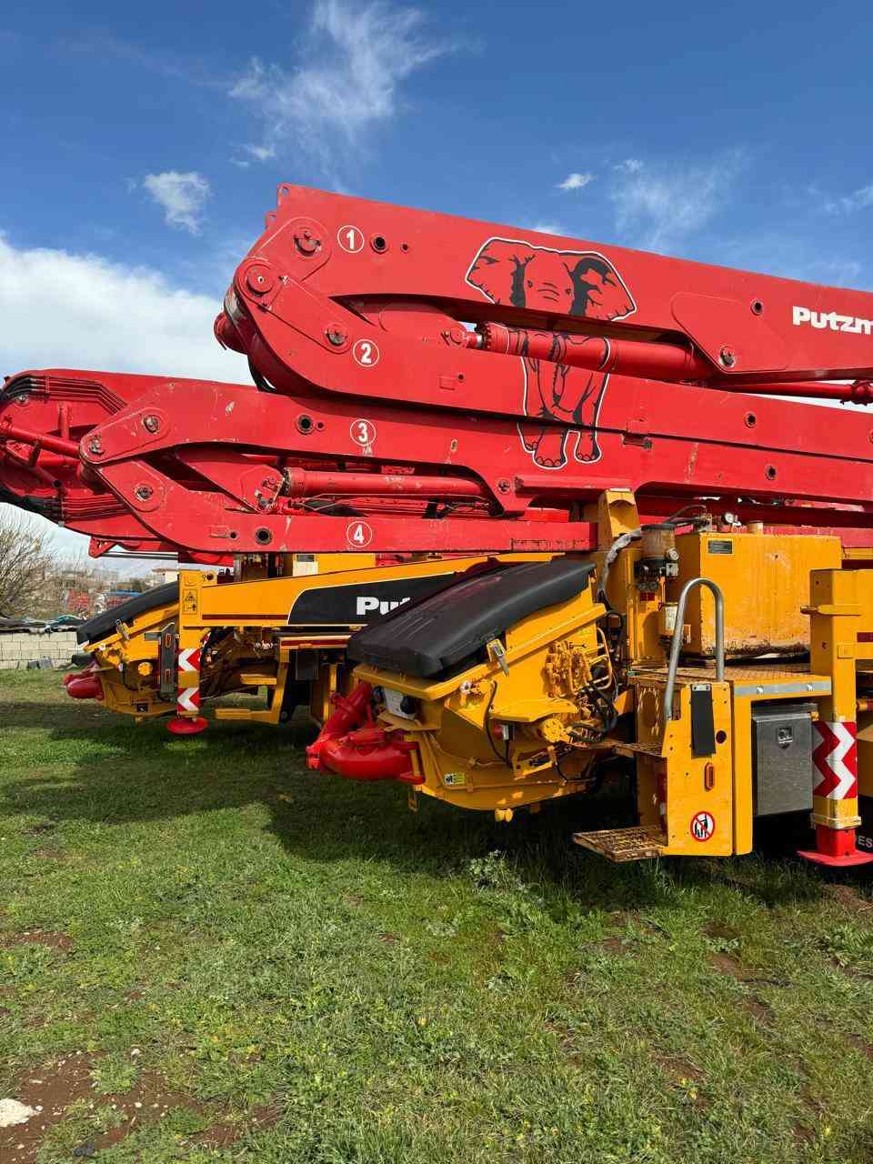 السلام عليكم
بم 2011 و جهاز 2011 38 متر بتس ماستر زيرو مشتغل2000ساعة للتجربه البم بلادي ألماني
***********
***********
***********
