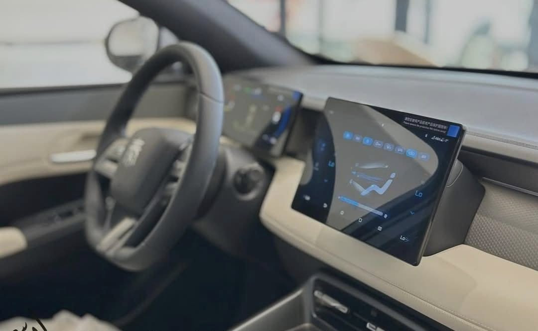السلام عليكم
وصول أحدث إصدارات بي واي دي.. كن بلس (BYD Qin Plus) موديل 2025!

❗️الأسعار والتجهيزات:❗️  : 19,90000دينار عراقي.
السعر يشمل الرقم بغداد كامل باسمك مع جميع التفاصيل 
المرورية ولاتوجد اي مصاريف اخرى مرقم جاهز بغداد

اقتصاد، فخامة، وتقنيات تلبي كل طموحاتك.. متوفرة الآن لتجربة قيادة مختلفة وتفاصيل تليق باللي يدور على شكل، أداء، وتقنية.

✨ أبرز المواصفات التكنولوجية والإضافات:
متوفر داخل جلد ( متوفر لون زيتوني ولون ابيض) جنح خلفي 
• شاشة وسطية ذكية للتحكم بأنظمة السيارة.
• نظام تشغيل بالبصمة + كارت دخول ذكي.
• حساسات خلفية للمساعدة في الركن.
• تحكم مقود متكامل من الجانبين.

خيارات الألوان:
• الخارجي: متوفر باللون (الأبيض، ).
• الداخلي: مقاعد جلد فاخرة (متوفر باللون الأبيض، واللون الزيتوني ).

🔋 المحرك والأداء (Hybrid + Electric + Petrol):
• محرك بسعة 1500cc اقتصادي جداً وعالي الأداء.
• تقنية هجينة متطورة تمشيك مسافة تصل إلى ما يقارب 2100 كم🔥.

❄️ التبريد والإضاءة:
• تبريد ممتاز (أمامي وخلفي قطعتين).
• إضاءة أمامية لايت زنون لرؤية واضحة.
• إضاءة خلفية (بك لايت) بتقنية LED.

🎁 الملحقات المجانية مع السيارة:
(شاحن، كارت التشغيل، ماسحات، مثلث السلامة، وجميع التفاصيل الأساسية).

📍 العنوان: بغداد –. رقم ***********
