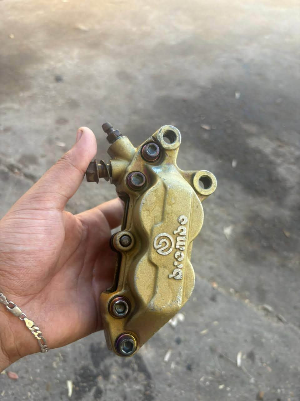 دبلات خلفي ٧٠
ملاحضه هنه ٣ فجوج مو واحد
فج بريك امامي برمبو هوه وصونده  ٥٥
فج بريك هوه تطواله ٥٥
فج بريك فارغ ٥٠

قباقه كور ٢٠

سكنز  ثعلب كلشي 

مكاني بغداد غزاليه 

توصيل متوفر

***********
