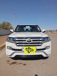 لاندكروز وايت ادشن • ٢٠١٨ • ٨ سلندر