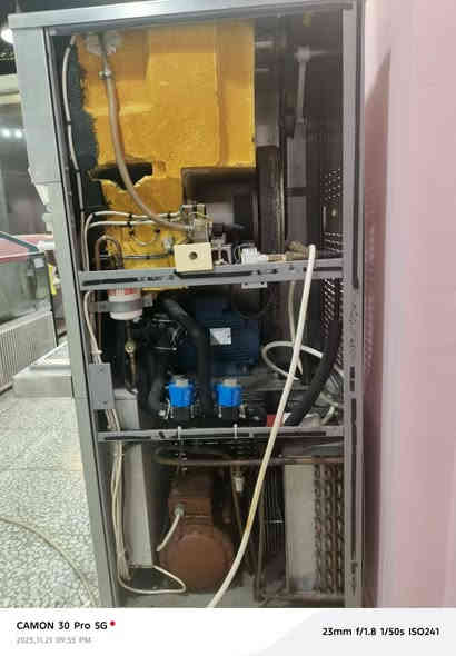 محل متكامل للبيع بستره ١١٠ لتر دي اس صاعق حافظ عارضه العنوان النجف***********
