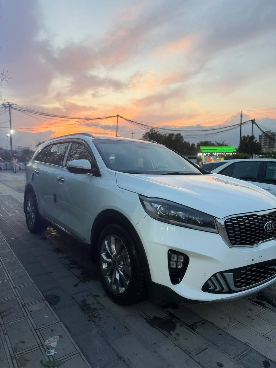 السلام عليكم للبيع كيا سورينتو 2019 خليجي 
فول مواصفات 1/1 
✅ 7 راكب
✅ مكفولة كفاله عامه من التبديل والصبغ والبارد 
✅ رقم بغداد انكليزي 
✅️ السياره جديده مال بيت ماشيه 49 
✅️كير ومحرك كفاله الحمد لله
✅السياره بأسمي تحويل ثاني يوم 
سونارها مرفق مع الصور
السعر240 وبيها مجال بسيط مكاني حي الجهاد رقم الهاتف *********** ملحضه فيس ممتوجد فقط تصال واتساب
