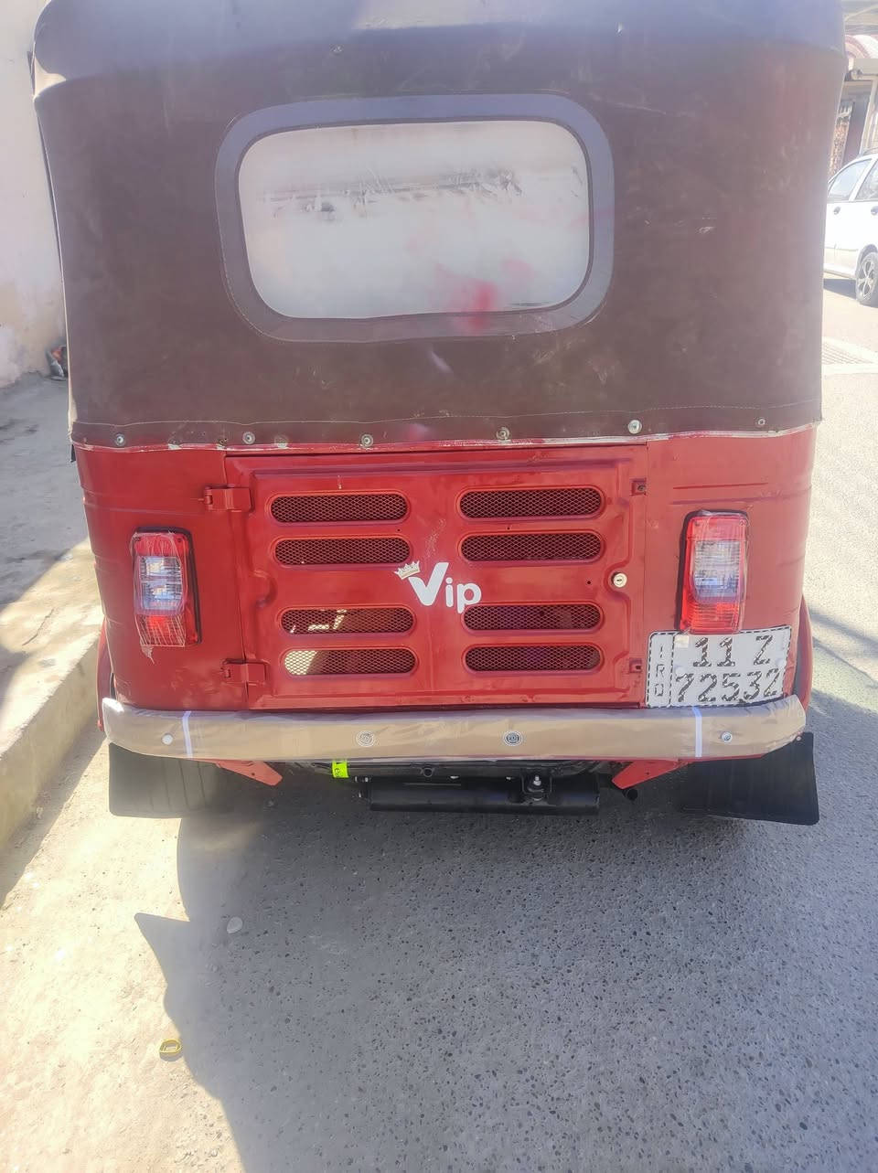 السلام عليكم مكلف بلنشر مكلف
موديل 18 رقم وسنويه العنوان بغداد الكماليه 
سعر 4600 وبيه مجال هاتف ***********
