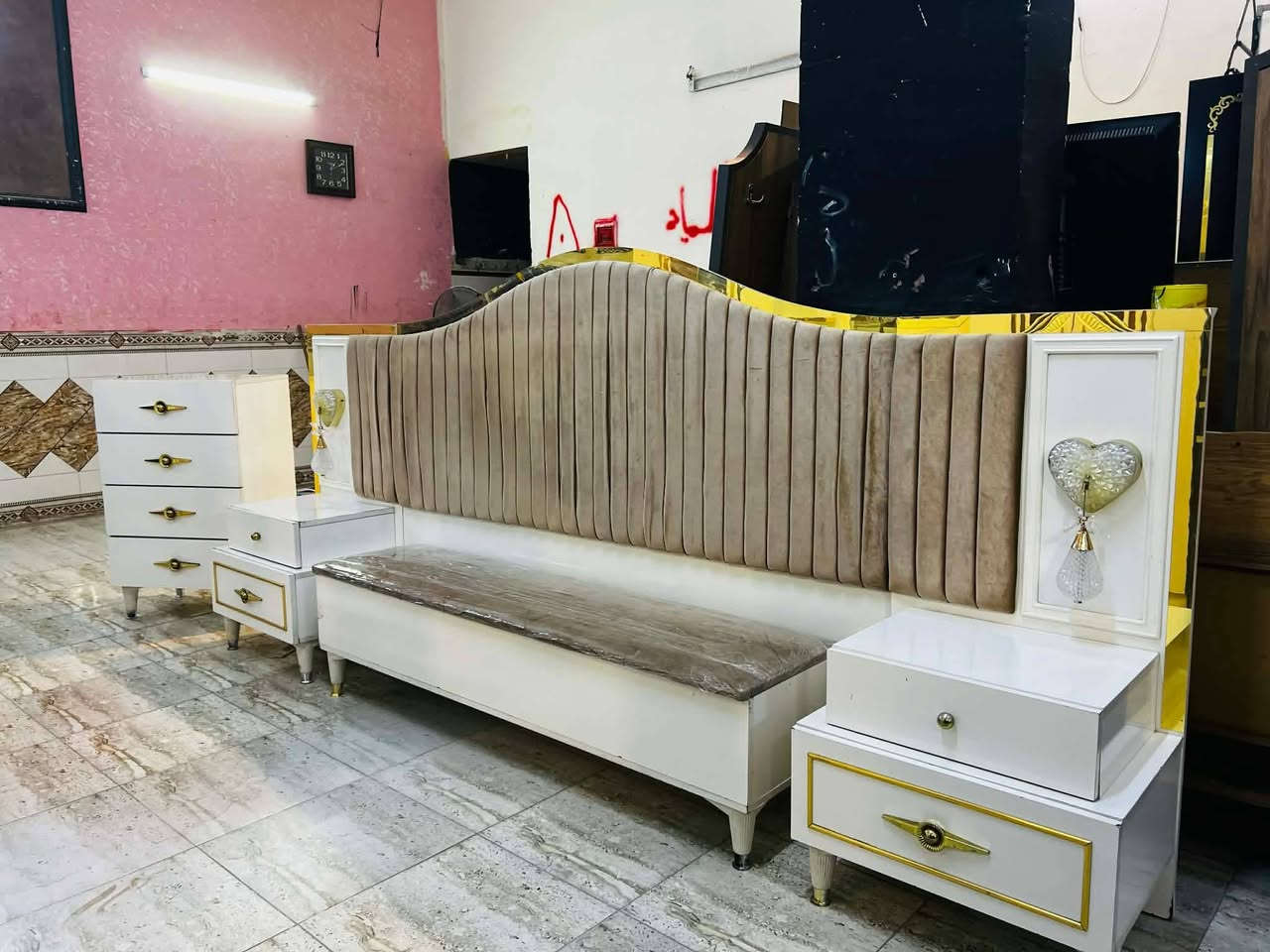 غرفة نوم تركي موديـل حديث😍💥
نضافة85💯 
عدد القطع / 8
نضام / ابواب 🦋✨
سعر / 625🤍✨
شد ونقل داخل بغداد مجاني🛻
يوجود توصيل محافضات
سكرين للغرفه والحجز خاص 🫲


**إذا كنت صاحب هذا الإعلان وتريد حذفه لأي سبب، رجاءا أرسل رسالة إلى الدعم الفني**