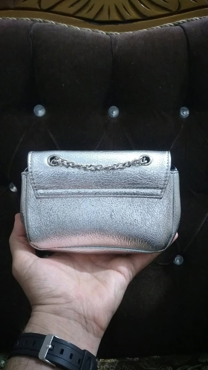 شرط اصلي ماركة #فيفيان_ويستوود سعر ٧٥ بغداد مدينة الصدر لايوجد توصيل 
***********
