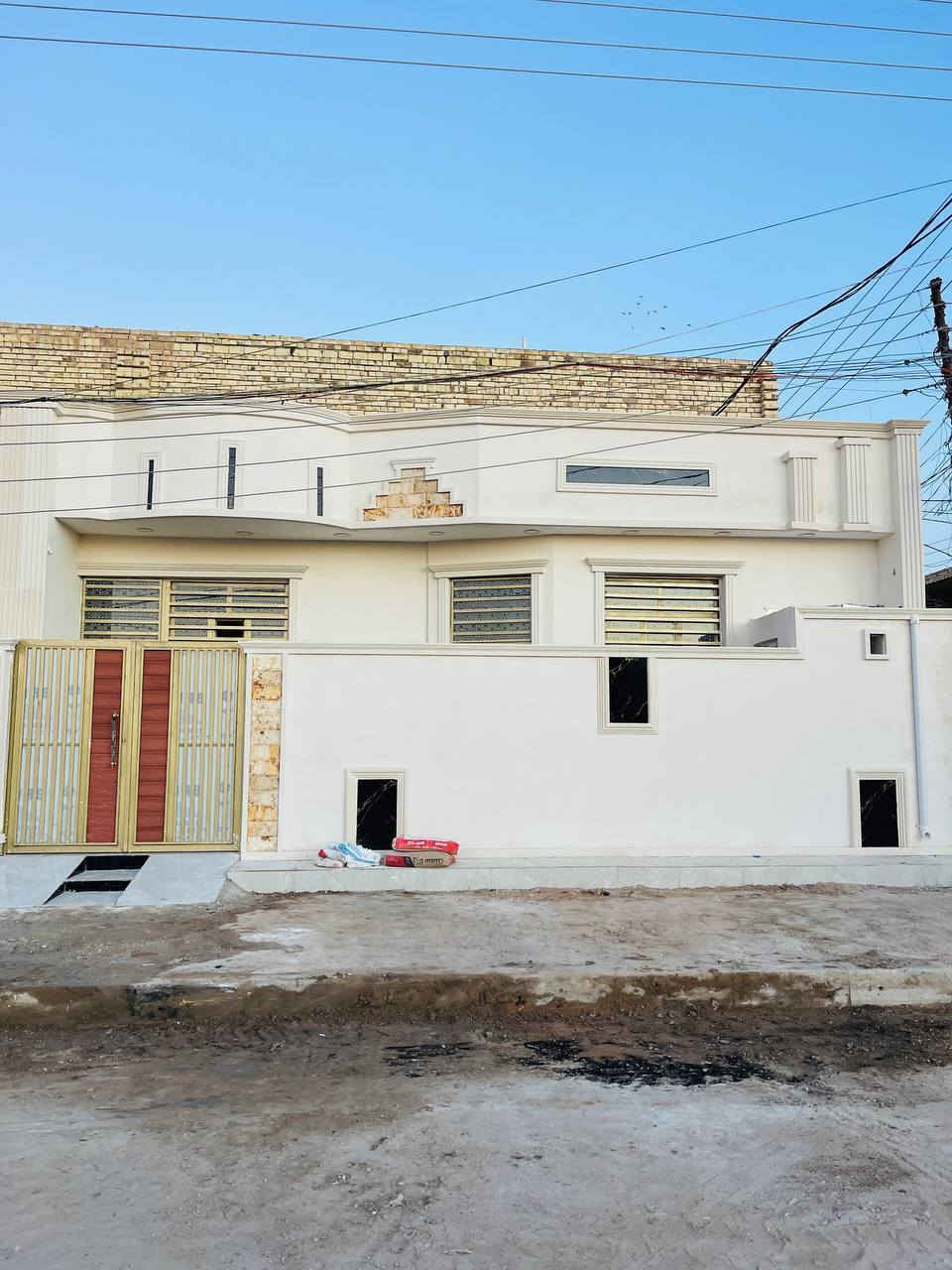 الدار للبيع في ابو رمانه الطرق قرب مدرسه علي الاكبر على شارع 20 ركن بناء حديث المساحة 100 مربع السعر 105 الاستفسار على الرقم ***********
