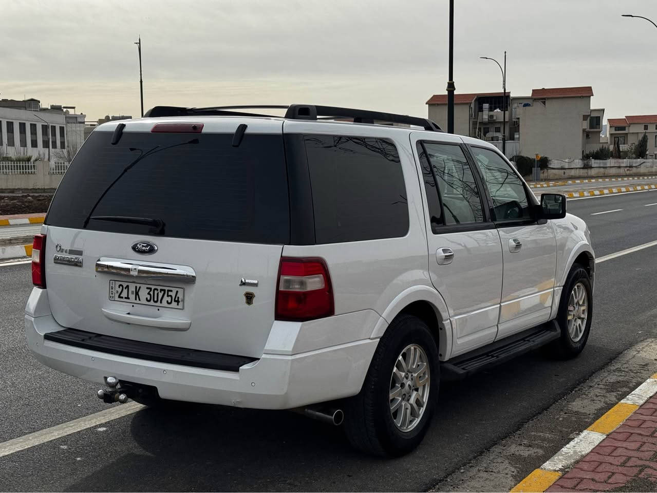 Ford Expedition XLT 
شەریکەی Niva
مۆدیل 2012
مواسەفات ⬇️
-دەبڵ ئەکسل بە شەرت 4x4
-سڵایت 
-٦جام کارەبا 
-کوشن کارەبا 
-٣ڕیز کوشن ٧ نەفەری 
-تەبریت مەرکەزی 
گێڕ و مەکینە بە شەرت کامل سێرڤزی بۆ کراوە 
دەعم و لێدراوەی نیە نیو دەرگا کەمتر بۆیاخی 
هەیە بێ ناوگرتن ٢٥٠ دینار مەسرەفی تیا نیە 
نرخی 148 گەڵاو کەمێک معامەلە 
📞-0772 532 2500 السليمانية, العراق

