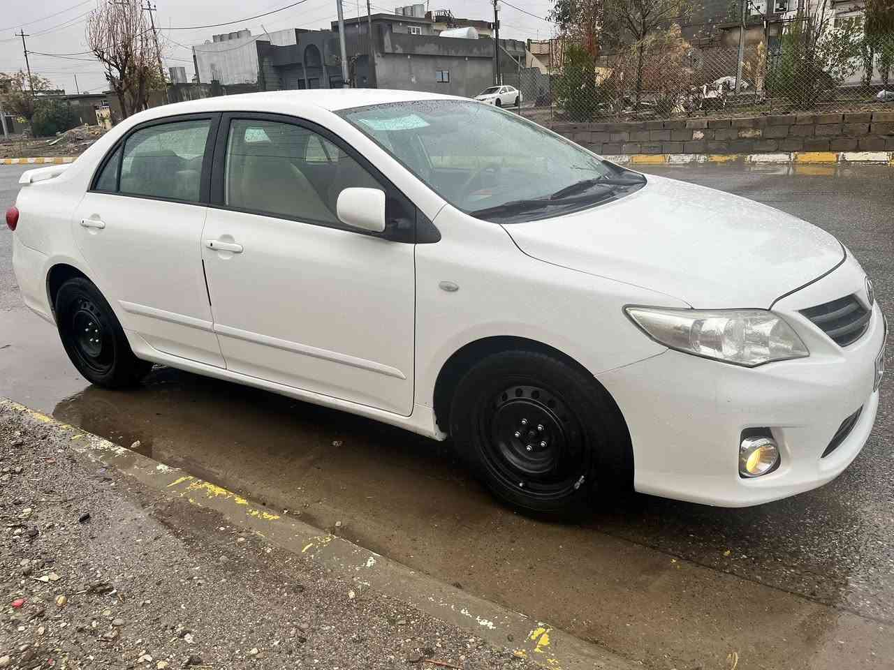 TOYOTA/KOROLLA
MODEEL/2011
مةكينة 1.6ديجيتال 
سةنةوي2028تازةية 
كارت بةنزين 
بؤياخ ئةستورة 
جوارتايةو ويلي لؤكم بؤبةستوة  
فولة بي سلايت 
ناوڤؤرميگا
تةحةكومات سةر سوكان 
سوكان پةپولة 
ئاوينة بةرخ/كارةبايش 
زينؤن/حاسةية 
ABS/usb/جام هيتةر
بالي بيلاديية 
تةبريت بةشةرت 
گيرومةكينة بةشةرت 
يةك پارجة تةنها پةمپة 
ماباقي بةشةرت 
دينارمةسروفي تيدانيية 
220k.mرؤشتوة 
وةك رةسمةكان جوان نةبوو پارةي ريگات عايدي من 
شوين (جةمجةمال)
***********
***********
