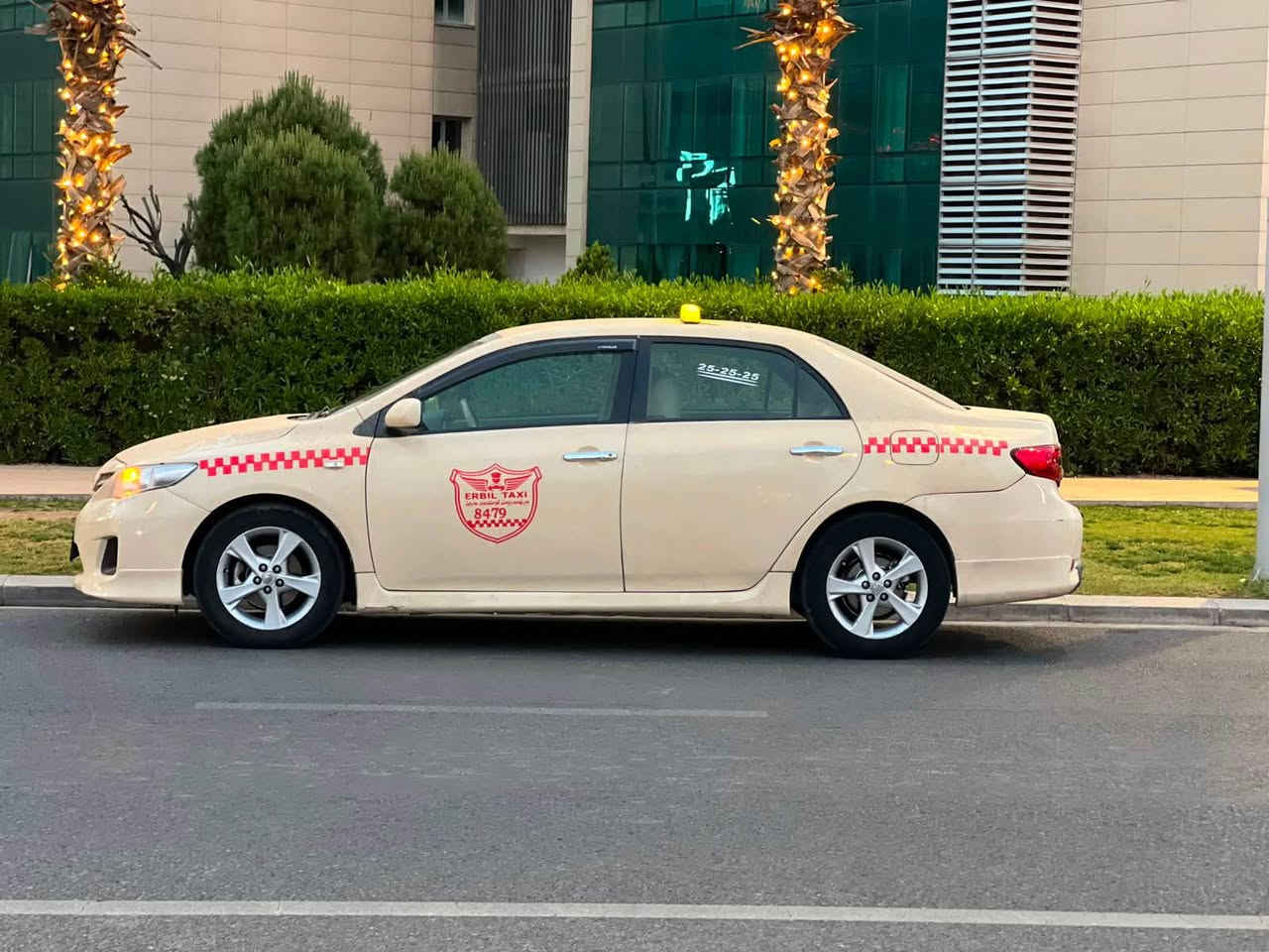تەکسی بیکاشۆ ٢٠١٣ بیلاد سپی گێر تۆماتیک مەکینە گەورە 
سەیارەکە جەمپەکی پشتی هەیە لەگەر کن دەبەی ئاوی کەمێک هەیە گێر و مەکینە و هەموو شتی بەشەرت غاز و بەنزین بەناوی خۆمانە تا ٢٠٣٠ نوێیە شوێن هەولێر 📞*********** أربيل, العراق
