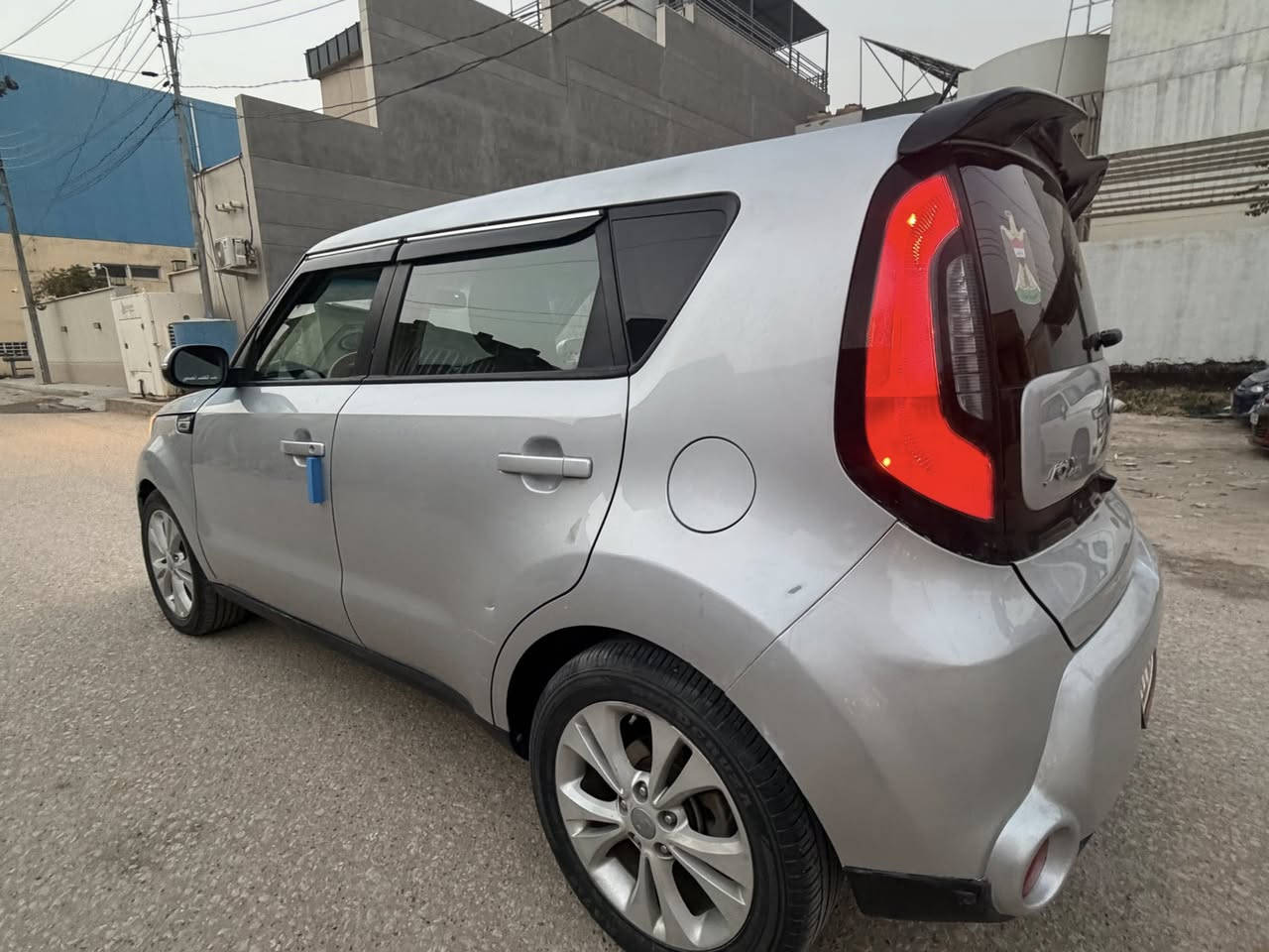 السلام عليكم 
كيا صول 
موديل 16
وارد امريكي
رقم بغداد انكيلزي مميز
المواصفات
مود درايف
كامرا شاشه
تحكم جهتين
كشاف
كشن كهرباء
اشاره بالمري 
كشنات جلد
مكينه 2000 جي دي
كير At
حادثه جاملغ وبنيد  وبيه جاملغ لخلفي نص منه اثر جراد شرط بدون معجون سونار مرفق مع الصور
السعر109 وبيه مجال
*********** مكاني بابل
