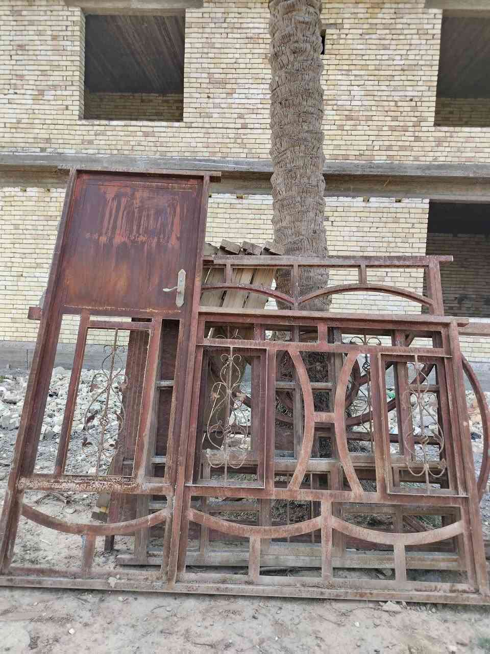 شبابيك حديد ثقيل
مع اقفاص تبريد مع وجرجوبه باب عدد 4
للعلم جديده مستعمل فقط متروكه


**إذا كنت صاحب هذا الإعلان وتريد حذفه لأي سبب، رجاءا أرسل رسالة إلى الدعم الفني**