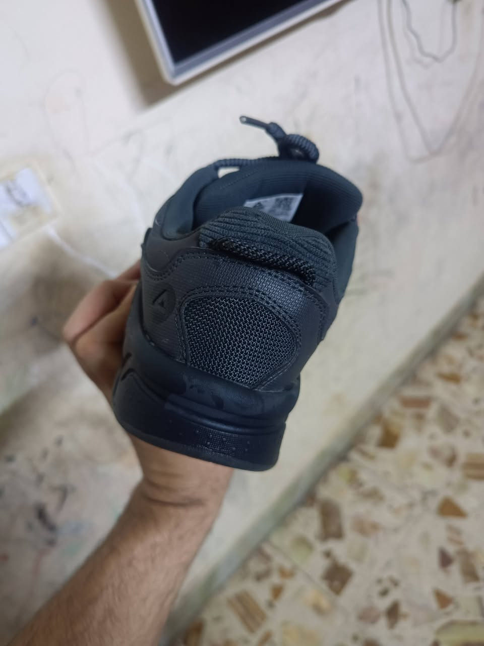 حذاء بالة كلش نضيفه ومريحة قياس 41 بل حقيقة احلى من صوره سعر 20 العنوان ساحة عدن وره جوازات ***********
