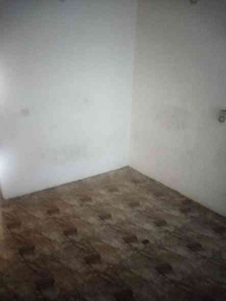 بيت اليجار في الشعب حي التجار صاله ومطبخ وغدمات الطابق الثاني نوم الثاني الطابق الثالث نوم وحده الاستفسار كثر مكتب الربيع ***********
