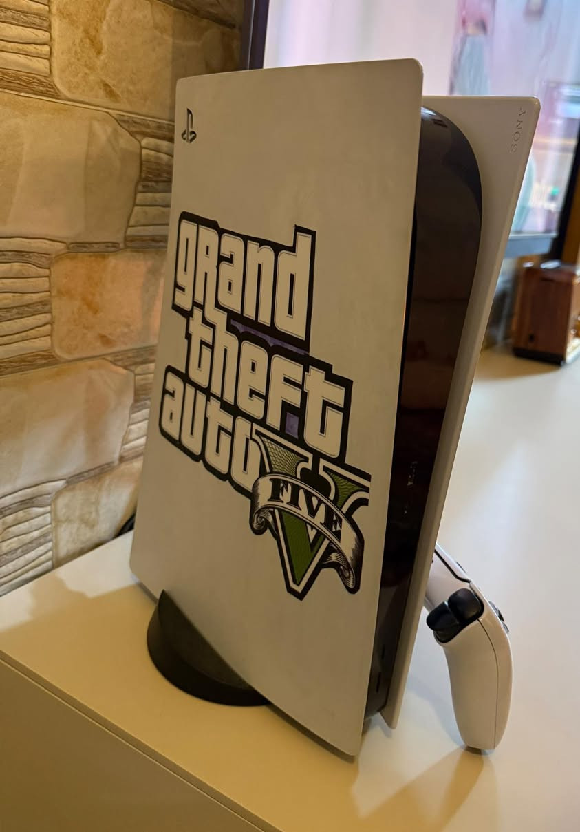 بلي 5 فات للبيع ما مصلح نظيف وياه جوستك وقاعدة وغراضة اصلية كيبل hdmi وكيبل كهرباء وكيبل شحن جوستك مع الكارتونة. 
بي شخوط خفيفة بالصفحة الي بيها الملسق 
رايدة 500 الف.


**إذا كنت صاحب هذا الإعلان وتريد حذفه لأي سبب، رجاءا أرسل رسالة إلى الدعم الفني**