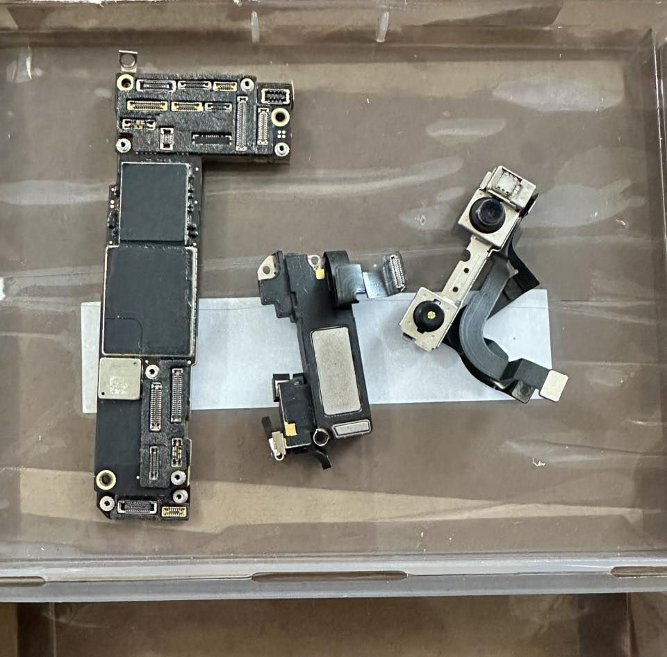 السلام عليكم 
شاشه 13 برو ماكس شاشه 12 برو ماكس جهاز كامل ايفون اكس ار مقفول ايكلود وتر بروف جهاز كامل 8 بلاس تطلع علامه ركفري فطر بل كلاس 

شاصي 13 برو ماكس كامل ملحقاته ضهر مكسور

بورد 12 برو ماكس قافل ايكلود 

جهازين كامله 11 عادي واحد نقص شاشه وضهر مكسور 
بورد ايفون 12 عادي جديد لوك كامل ملحقاته
بورد ريدمي نوت11 برو 5G

بورد بوكو M3

شاصي اكس اس ماكس


**إذا كنت صاحب هذا الإعلان وتريد حذفه لأي سبب، رجاءا أرسل رسالة إلى الدعم الفني**