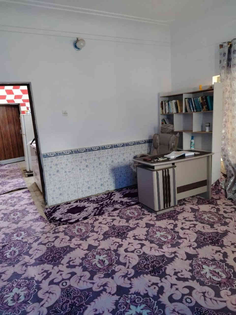 بسم الله الرحمن الرحيم
دار سكن للبيع للبيع في حي الصدر بناء نضيف وعالي عن الشارع 
المساحه /200 متر طابق واحد
يتكون من غرفتين واستقبال ومطبخ وصاله وصحيات داخليه وخارجيه وباقي التفاصيل مراجهة مكتب الاصالة للعقارات ***********
