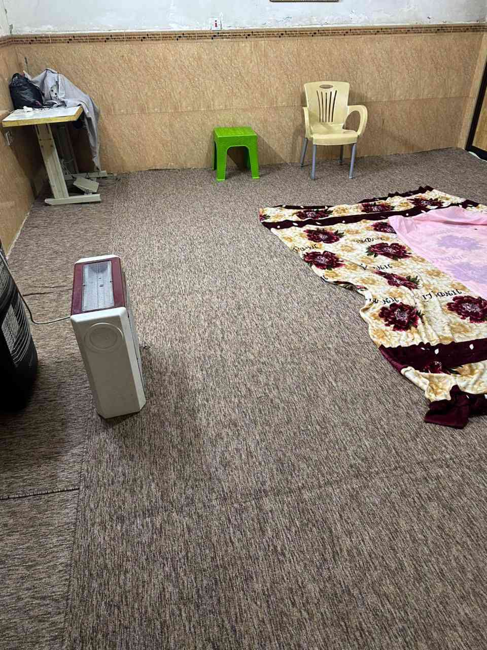 بيت 200م لبيع حي قادسيه شارع عشرين اربع غرفة استقبال صاله مطبخ وصحيات طابيق ثاني غرفتين وصالة للاستفسار ***********
