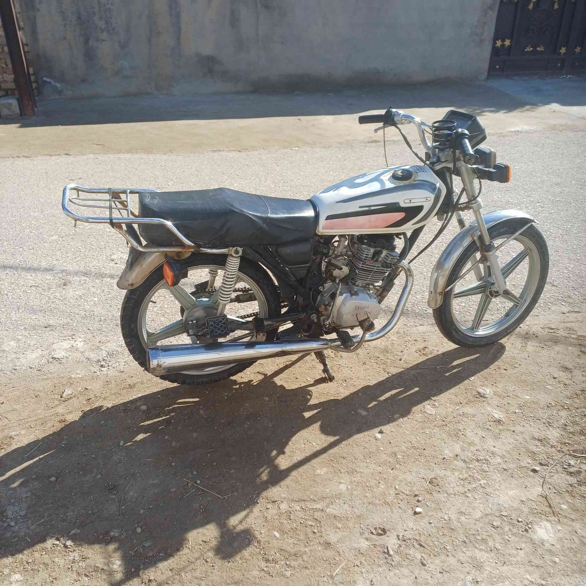 السلام عليكم دراجة سيفان موديل 20  لبيع اوراق موجودة المكان ديالى العبارة رقم الهاتف ***********
