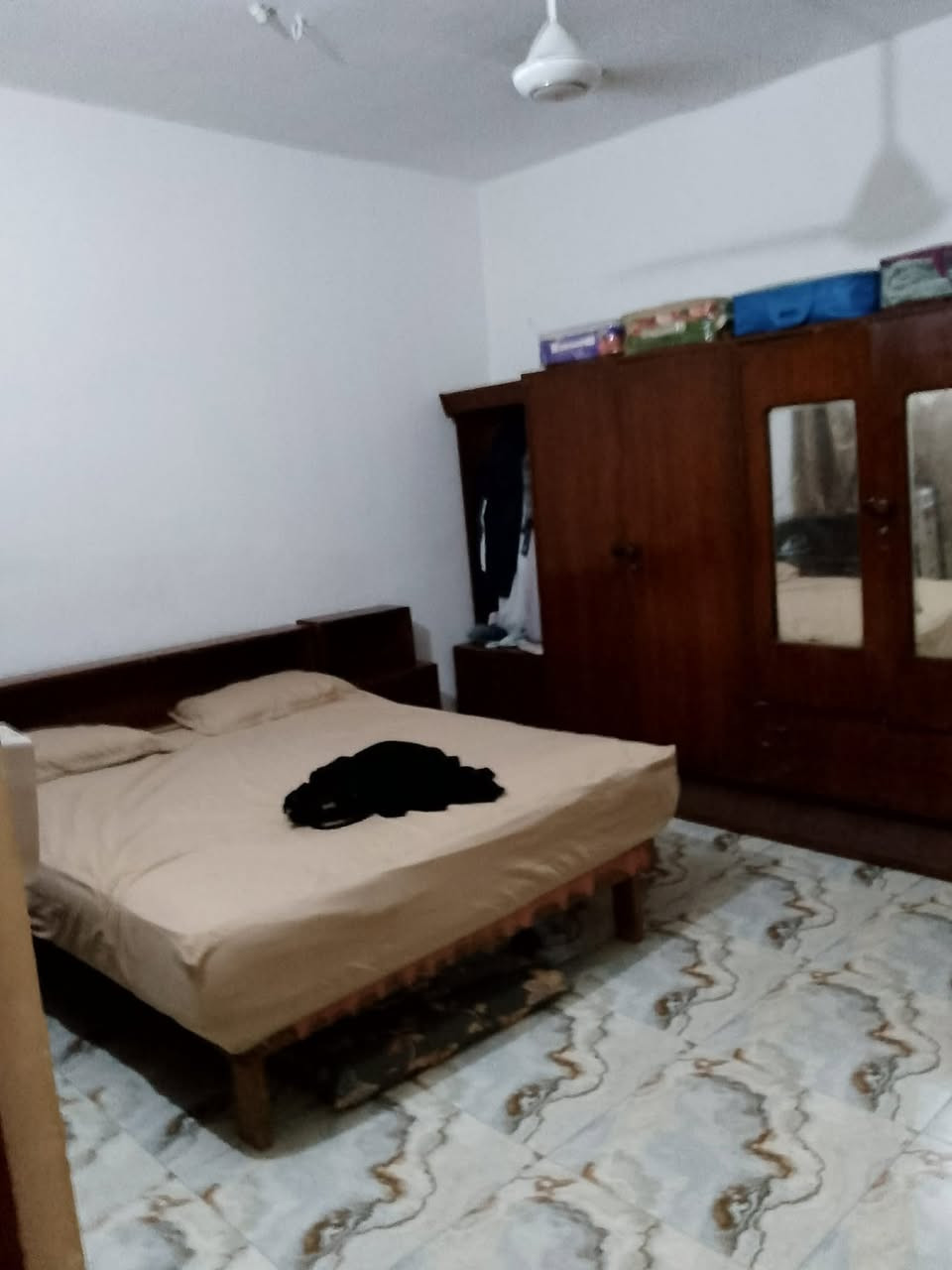بيت حي السراي مساحة 110 يحتوي غرفتين 
غرفه جوه وغرفه فوك صاله استقبال مطبخ صحيات 
سعر 150


**إذا كنت صاحب هذا الإعلان وتريد حذفه لأي سبب، رجاءا أرسل رسالة إلى الدعم الفني**