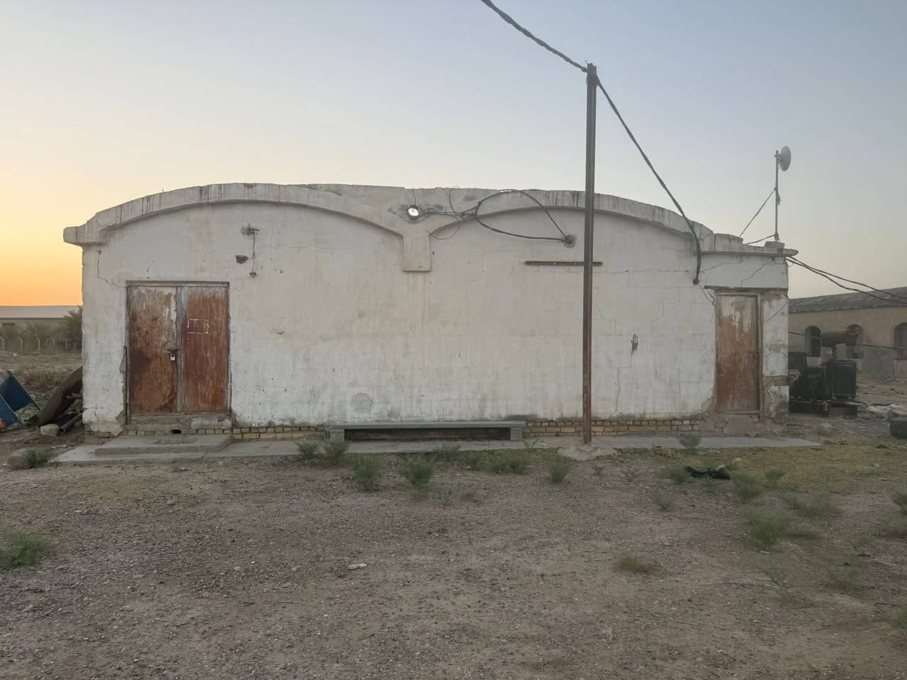 إعلان للأيجار قاعة كبيرة مساحتها 900 متر وارتفاع 3 أمتار الأرضية مصبوبة ومحكمة تصلح ان تكون معمل " معمل كبير" لأصحاب المعامل متوفرة كهرباء وماء 
العنوان : بغداد التاجي مجاور جسر المصابيح 
للاستفسار: ***********
