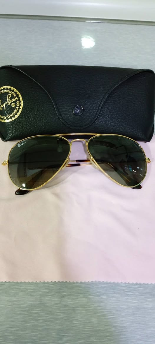 نظارة ماركة راي بان ايطالي ارجنال
قياس : 58 وسط

عدسات: زجاج سميك

فلتر: uv400 لحماية العين من أشعة الشمس 

قطعة نضيفة جدا

للاستفسار: واتس اب ***********
