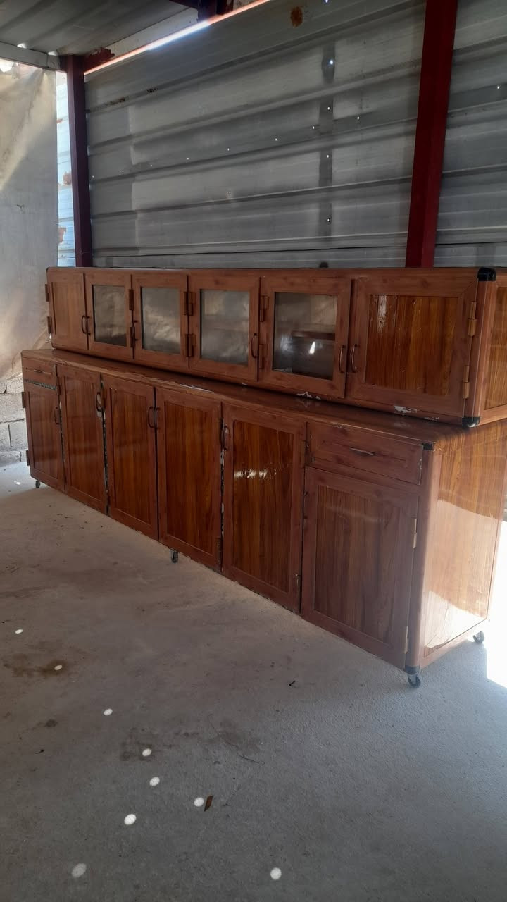 كاونتر المنيوم الأصلي سعودي
قطعتين طول ثلاث أمتار 
بسعر 325 بي مجال 
الرمانه الحويجه 
***********
