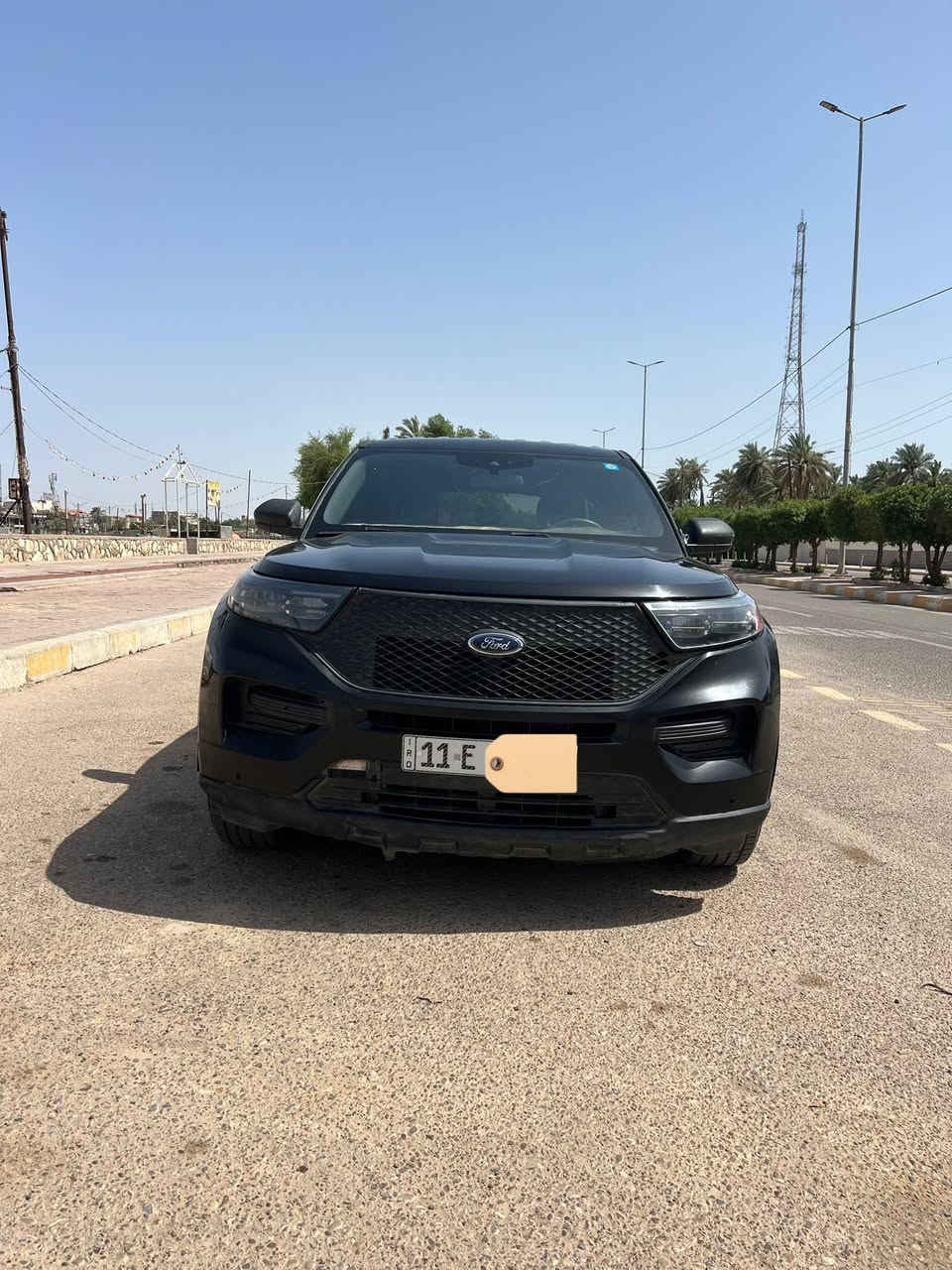 للبيع_فورد_اكسبلورر_2022 (نسخة البوليس - AWD)
• الموديل : 2022.

• المحرك : 6 سلندر 3,300 .

• نظام الدفع: دفع رباعي (AWD)

• المسافة المقطوعة 🛣️ : (١٢٢،٠٠٠ كم ) او ( ٧٥،٨٠٠ ميل ) 

• الإطارات 🛞 تخم تايرات (4) "شد جديد" قبل شهر واحد فقط.

• التبريد: قطعة أمامية، و الاداء جيد جداً ومجرب بحرارة صيفنا.

حالة السيارة (بكل أمانة):

• المحرك والگير بحالة (ممتازة) لا مفتوح و لا ماد ايدي عليها. 

• السيارة "على حطتها" بدون أي تلاعب أو إضافات كهربائية او تعديل داخلي.

• الضرر: ضرر بأمريكا (جاملغ أمامي جهة السائق ترجيع بارد + جاملغ خلفي بسيط جدا). 

ضرر داخل العراق (تعديل حار بسيط جداً ركن أسفل الجنطة + جاملغ خلفي PDR).

• الملاحظات: السيارة تحتاج فقط " بگ لايت و شمعات صدر امامي و بولبورين"، وتم مراعاة ذلك بالسعر. 
• الرقم / بغداد. 

للتواصل واتساب و اتصال 📱/ ***********  

السعر ١٨٠ 💸 ورقه و بيها مجال للشراي
