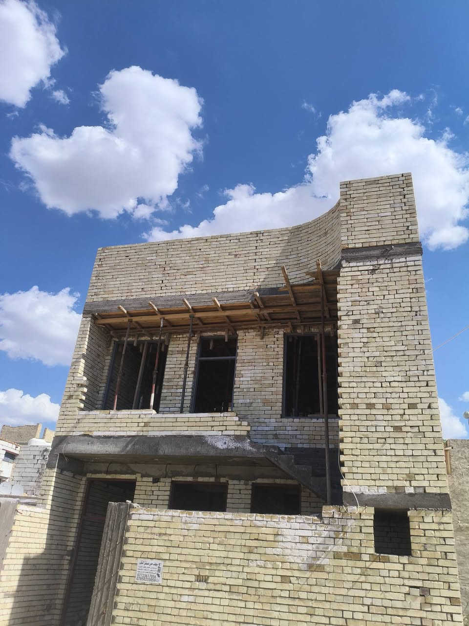 السلام عليكم خلفه بناء طابوك بلوك فرمستون متفرغ حالين شغل درجة وله مكان كربلاء الاتصال ***********
