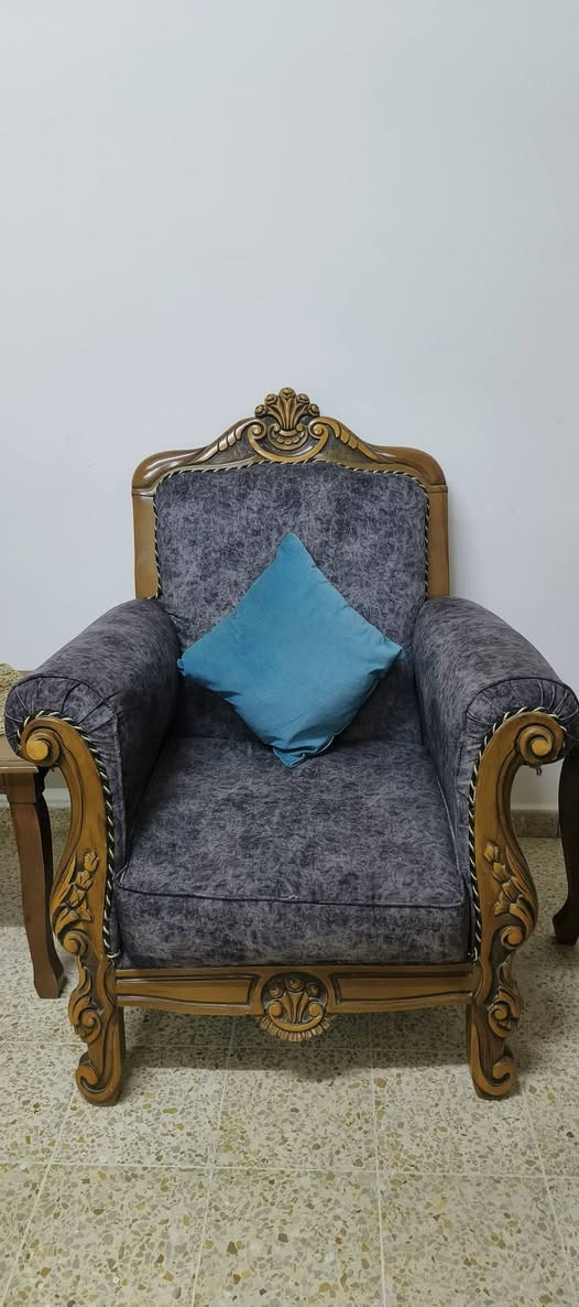 متوفر للبيع طقم قنفات ملكي خشب صاج
حجم عشر نفرات ( 4 كراسي وقطعتين كبار ) 
مع سيت طبلات ( طبلة رئيسية و٣ ملحق ) 
نظافة 10/10 للتواصل على الخاص او الرقم ***********
