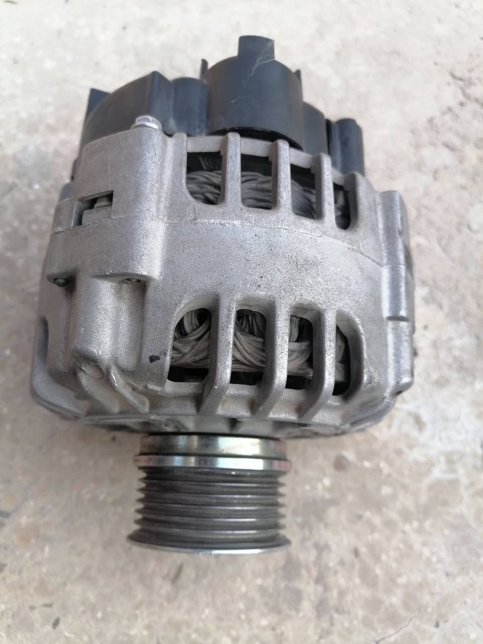 السلام عليكم  للبيع مروحه رينو ٧ راكب  + كب عدد (١)  داينو اصلي + قبغ مكينه. / *********** / بغداد
