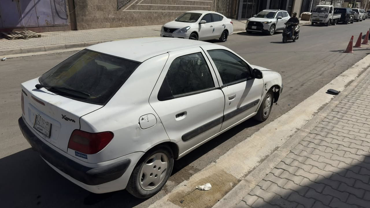 سيتروين (زانتيا )  1998  السيارة حلوة وجاهزه سعرها 16$
***********
