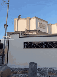 يتوفر لدينا بيت للبيع في أبي الخصيب حمدان يقع في سوق حمدان مساحه البيت 200مترطابو زراعي عراقي راعي الأرض عراقي موجود سند 25 يحتوي على 2غرف منام اوصاله اوديوان ومطبخ وكراج بناء جديد شغل درجة والى جميع الخدمات منطقه ممتكامله شارع 8متر قريب من مدرس اوقريب على شارع رئيسي مال أبي الخصيب السايدين الجو بيت جاهز من كلاشي سعره 135وقابل للتفاوض إلا ستفسار رقم الهاتف فقط ***********
