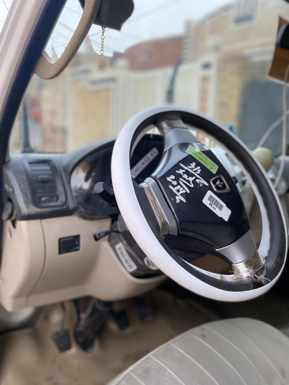 سلام عليكم جنبي البيع مديل 14 لا خيس ولاتبديل ولا صبغ سياره بلديه مكاني بغداد الحسينيه مال راشديه سياره بسمي  تحويل ثاني يوم***********. سعر 98 بيه مجال
