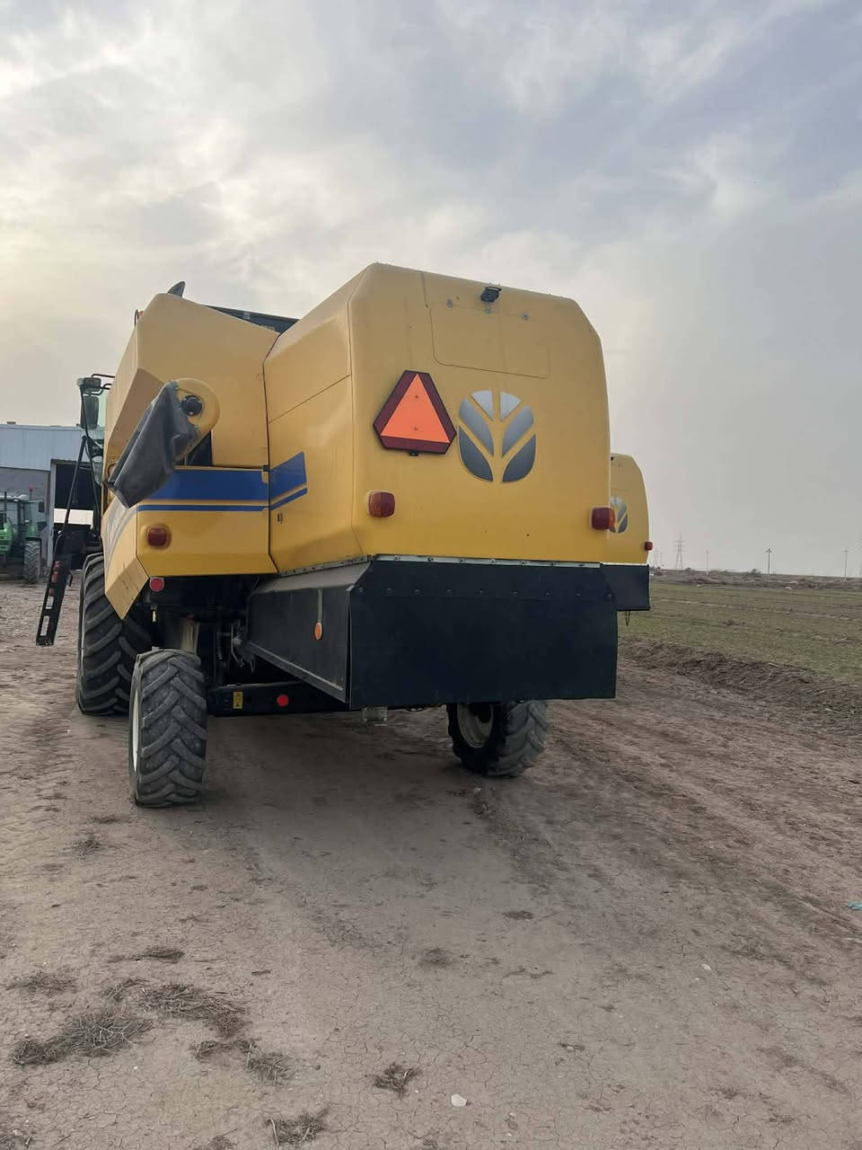 1: السلام عليكم
2: للبيع حاصده نيوهلند بطه 
3: موديل 2020 ✔
4: انجكتر بدون ادبلو بلادي 
5: Tc 5.80 
6: طبله 17 فوت غير قلاب 🔃
7: تاير 30 اصلي شركه ✔
8: دبل درام
9: اكسل سلايت 
10: تاروسه هواء
11: مشتغله ( 2434 ) ساعه ⏰✅
العنوان ديالئ كنعان ✅

الاتصال علئ الارقام التاليه( *********** ) ( *********** )
