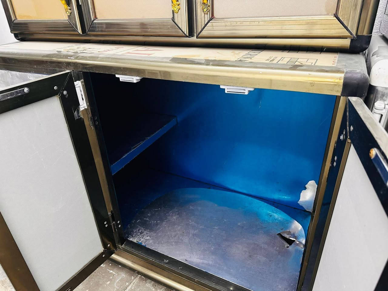 بيع مستعجل كاونتر قطعتين  متر وربع  تسكام  سعر خاص ***********. ***********. بي واتساب . ديوانيه
