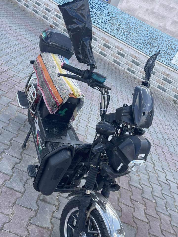 البيع ماطور شحن موديل2024 خمسه باتري بطاريات فول والك الفحص السعر 450 وبي مجال قليل رقم ***********
