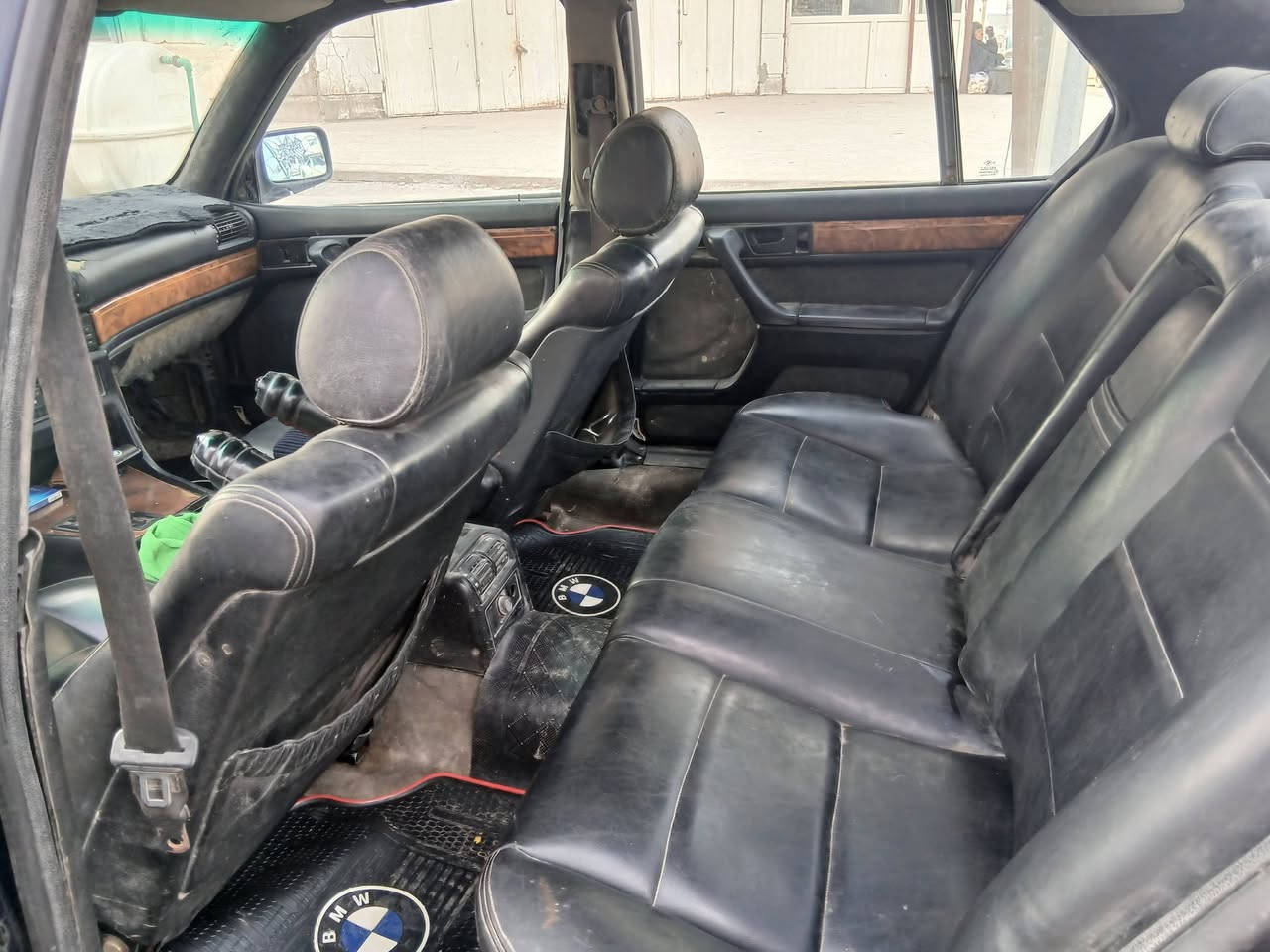 سلام عليكم بيم موديل ٨٩ حجم ٧٣٥ غرفه حلوه  مكينه وكير انضاف صدر نص ونص تحويل مباشر رقم كربلاء صاحبه بغداد 
*********** سعر ٢٣ وبيه مجال
