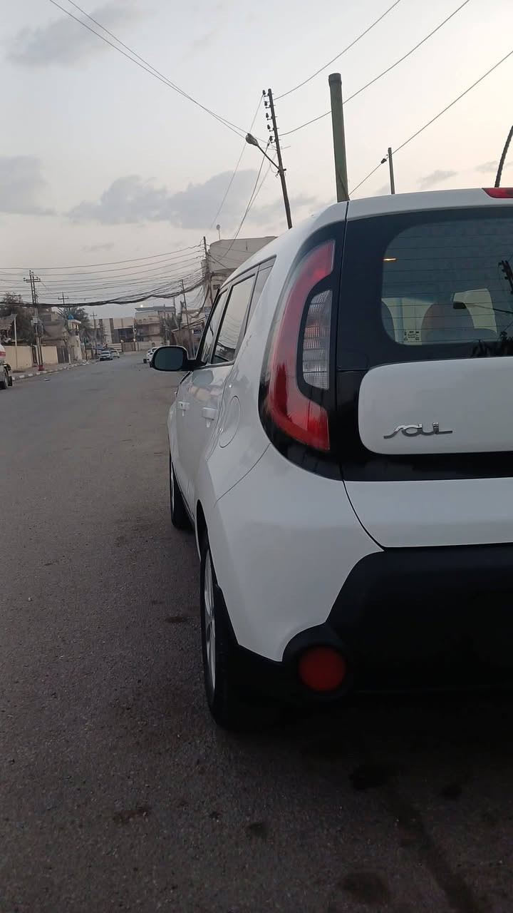 السلام عليكم للبيع كيا صول موديل 14رقم بابل الماني سنويه ال28سياره جاهزه تخم تاير حداديه. محرك جديد مبدل حاويه 1600برغي ماعايزه السياره متعوب عليه بيه جاملغ وبنيد حادث امريكا بالعراق بيه قطعتين صبغ اثر شخوط لا بيه لحيم ولا جويه حار فقط صبغ السعر 106وبيه مجال للشراي  مكاني كربلاء حي التعليب   ***********
