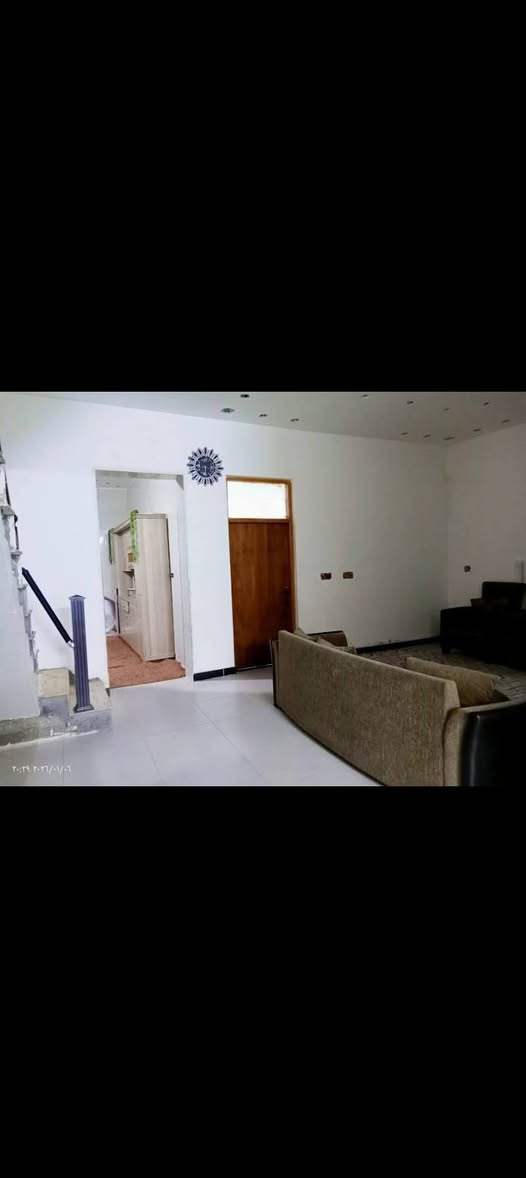 السلام عليكم بيت للبيع العنوان بغداد المدائن منطقة الجعاره سند 25 مساحة 450 السعر  150 فقط إذا شراي اتصل على الرقم (((***********
