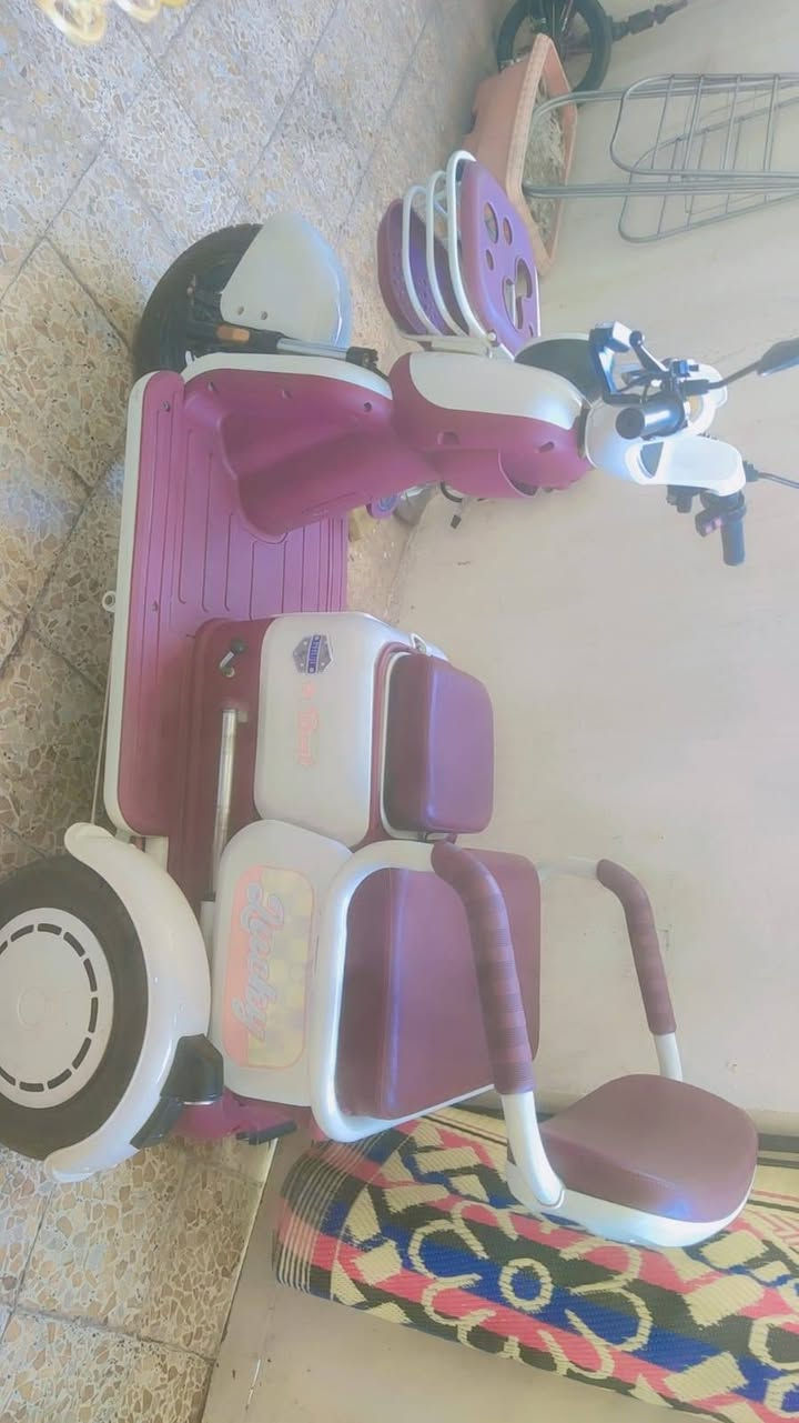 السلام عليكم عندي هاي الدراجه الشحن صار ٤ اشهر ماخذيها بعدهي جديده ٥ بطاريه سعر ٩٠٠ وبيها مجال العنوان بغداد الكريعات ***********
