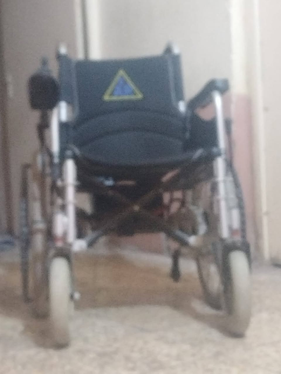 السلام عليكم عربانه كهربائيه للبيع مستعمله قليل السعر 550 للستفسار الاتصال ***********
