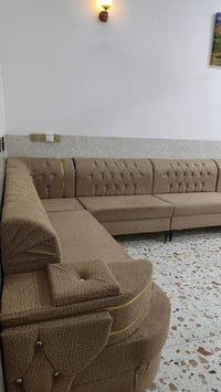 كنب شبه جديد • ١٠ مقاعد • التحرير