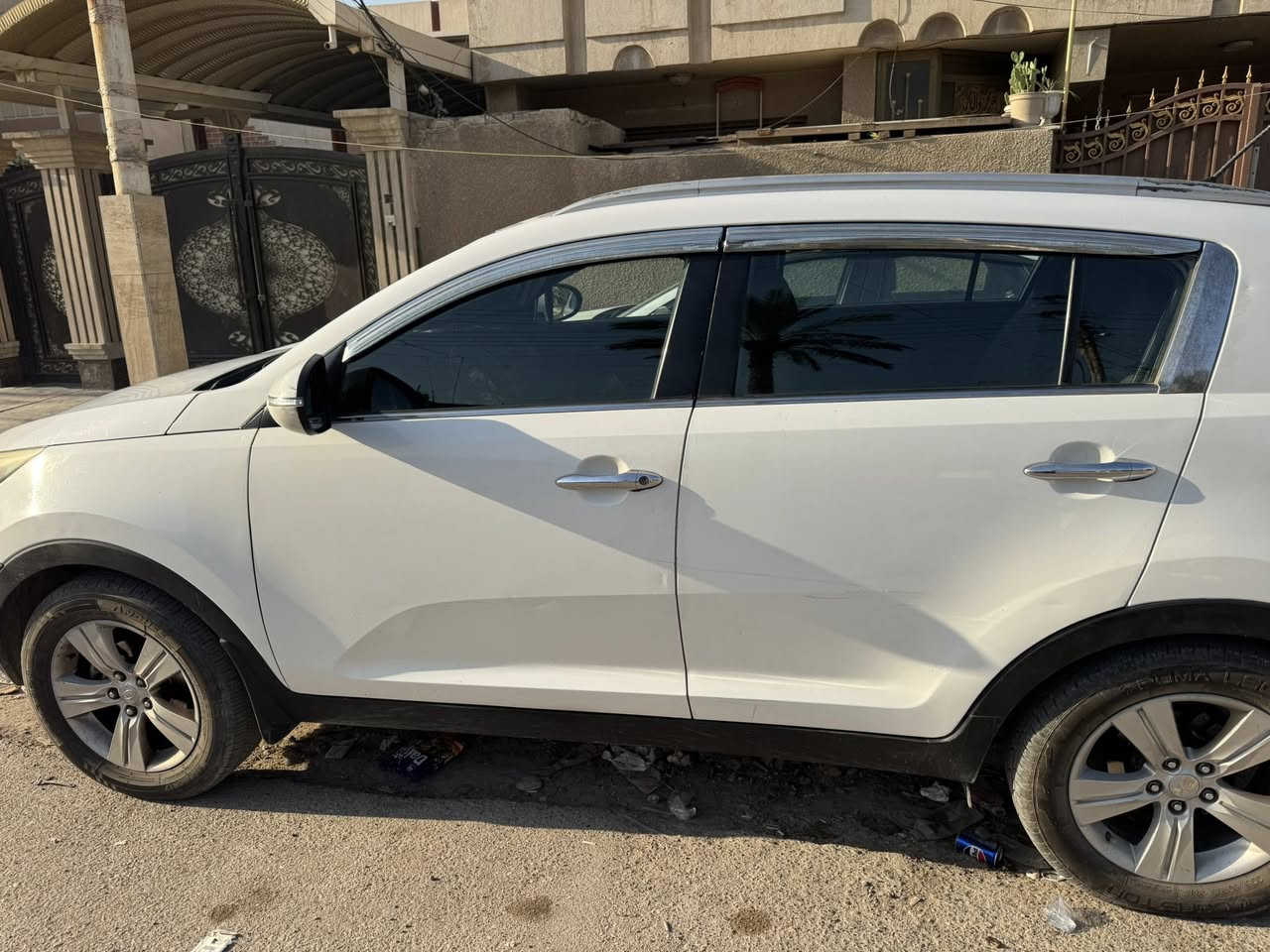 سياره للبيع سبورتج محرك ٢٠٠٠  تبريد شغال بحاله جيده اصال ع رقم *********** عنواب الامين الثانيه فرب باالبانزين خانه
