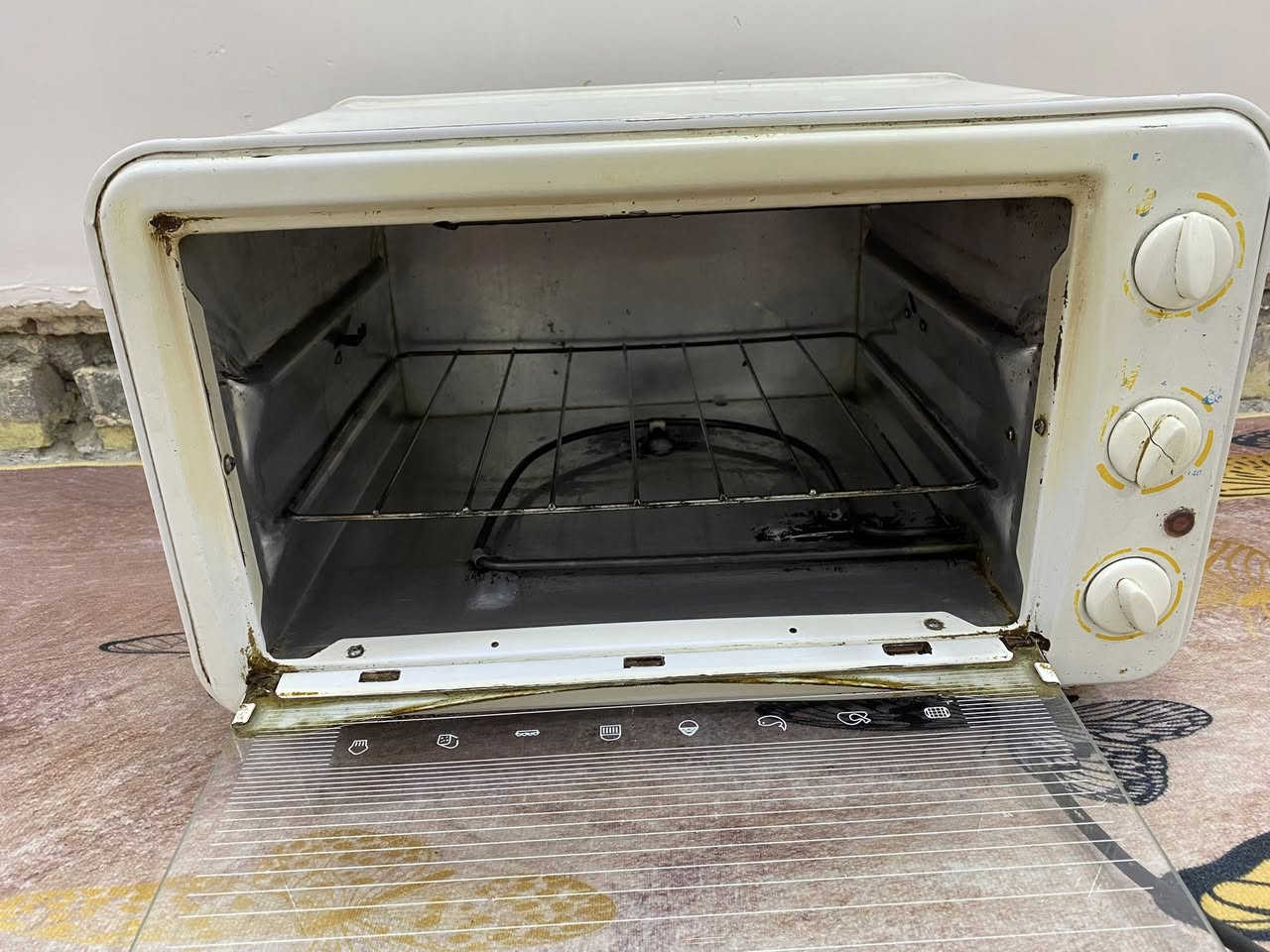 سلام وعليكم افون عدد 2 واحد وسط وثاني حجم كبير شغالات الافون بي هيترين من فوق ومن جوه يشوي كلشي دجاج سمج الحم كيك كليجه اي شي يشوي السعر ثنينهن 130الف رقم***********الاتصال وتساب
