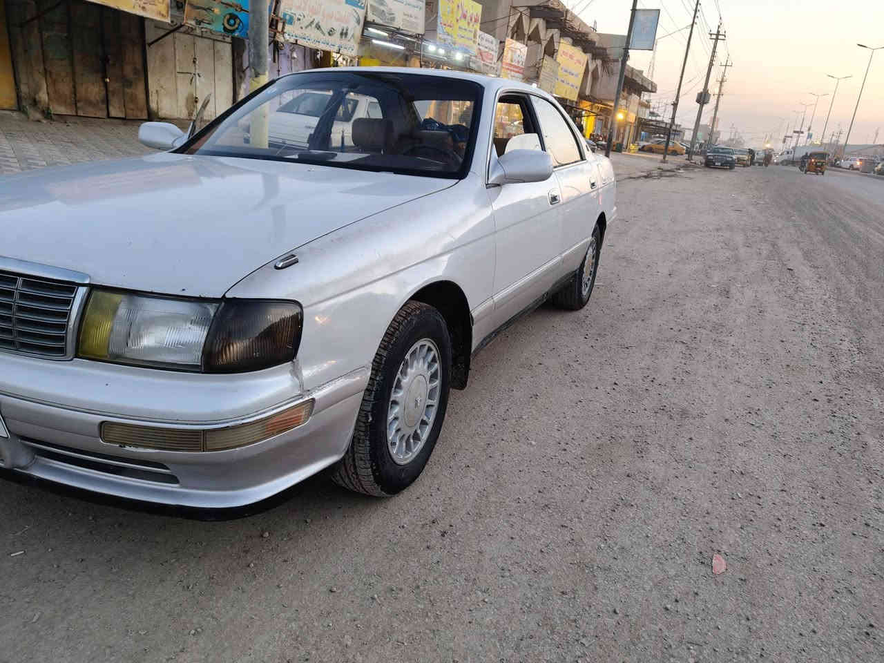 بطة فصل موديل 2000 مكفولة من الضربه والصبغ ونقل جثه وكص بيها بارد فقط بلجاملغ الخلفي مكينه وكير كفالة دواخل جديده تبريد شغال سنتر لوك ريموت سنويه لل 29 باسمي سعر 65 وبيها مجال مكاني ميسان مركز ***********
