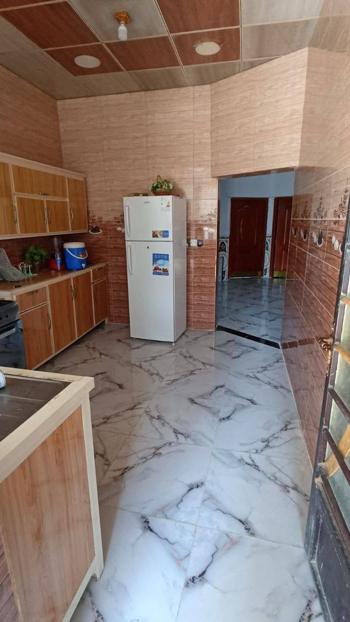 بسم الله الرحمن الرحيم 
للبيع بيت مساحه 150متر  طابقين بناء جديد العنوان بعقوبه تقاطع الساده منطقة حي الحكيم ***********
ابوسيف
