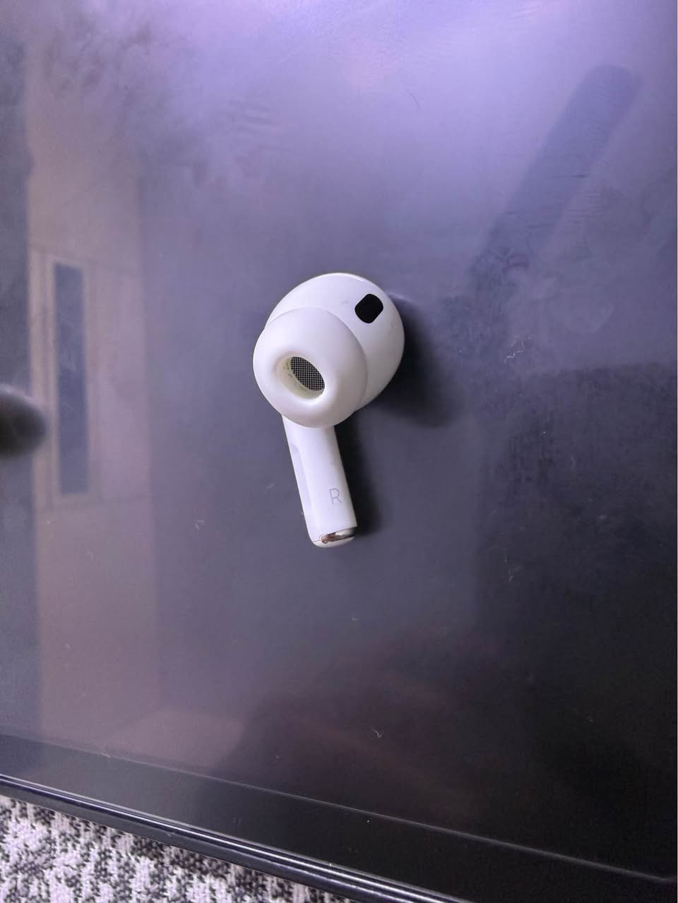 السلام عليكم سماعات اير بود برو جيل ثاني بدون كيس فقط سماعات تك يمنة وتك يسرة نضيفات حييل مكاني بغداد متواجد هنا و*********** وتساب السعر 100 وبيهن مجال بغداد, العراق
